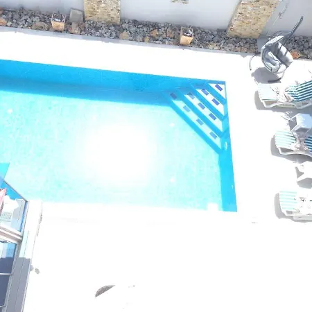 Villa *